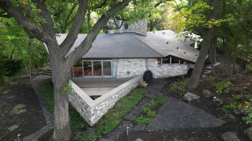 Home designed by iconic architect Frank Lloyd Wright now on the market — WCCO / CBS Minnesota, Farmington Real Estate news