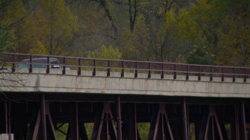 Businesses near Osceola brace as Highway 243 bridge set to close — WCCO / CBS Minnesota, Farmington Business news