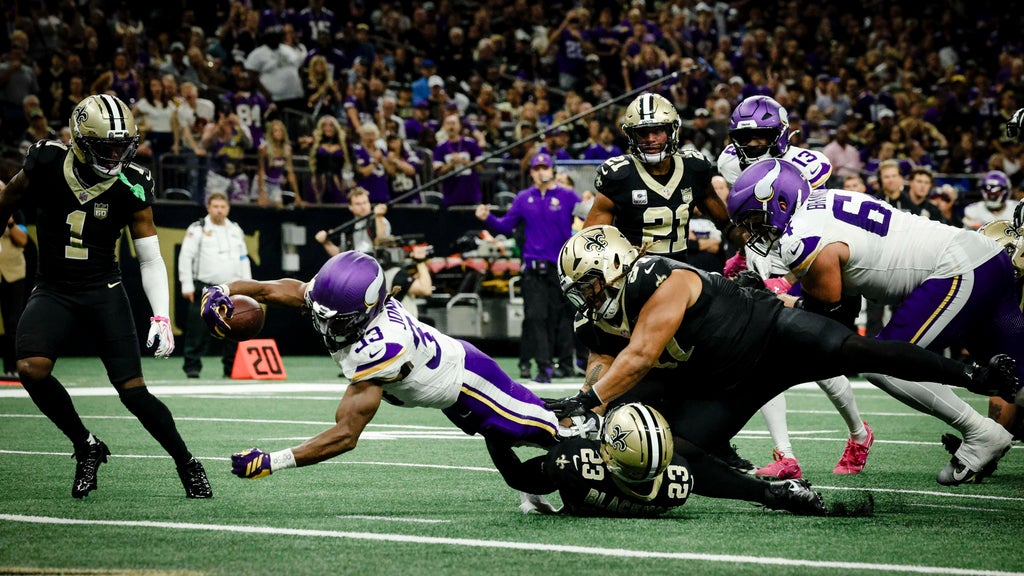 Jefferson, Jones, Murray all produce to help the unbeaten Vikings top Saints 23-13 โ WCCO / CBS Minnesota, Farmington Sports news