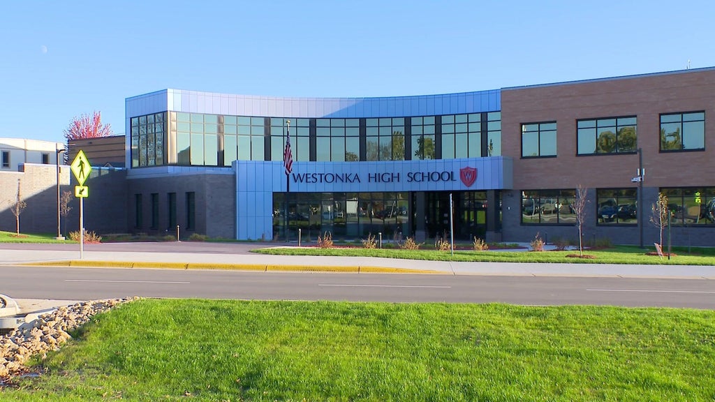 Westonka schools develop AI policymaking group to prepare for evolving technology — WCCO / CBS Minnesota, Farmington Technology news