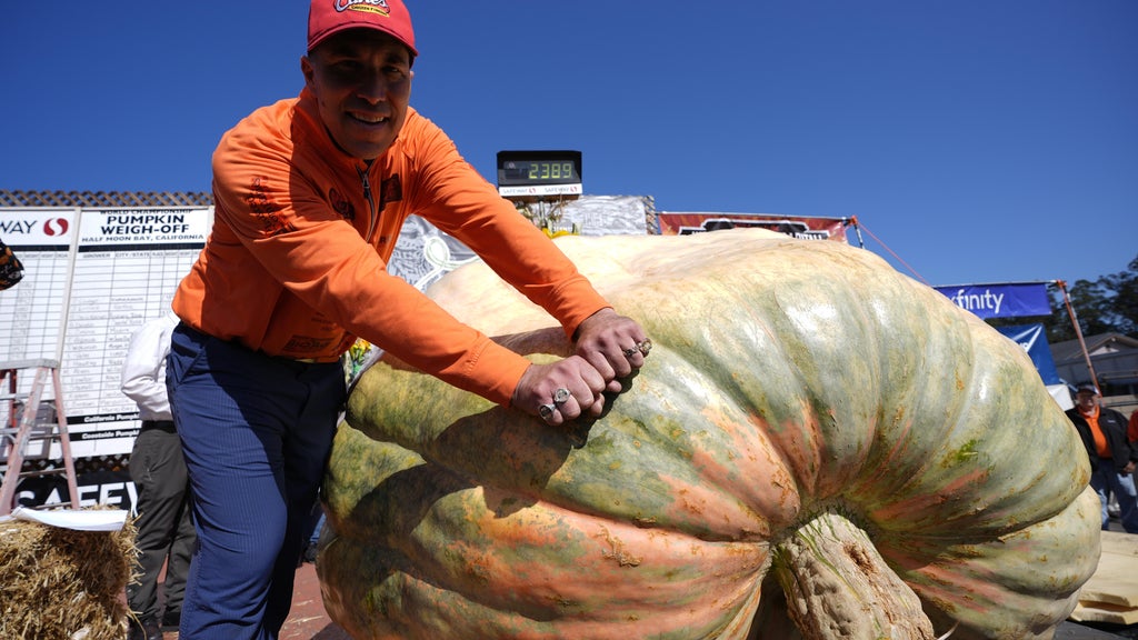 Anoka County pumpkin grower wins California title for 5th time in 7 years — WCCO / CBS Minnesota, Farmington Arts news