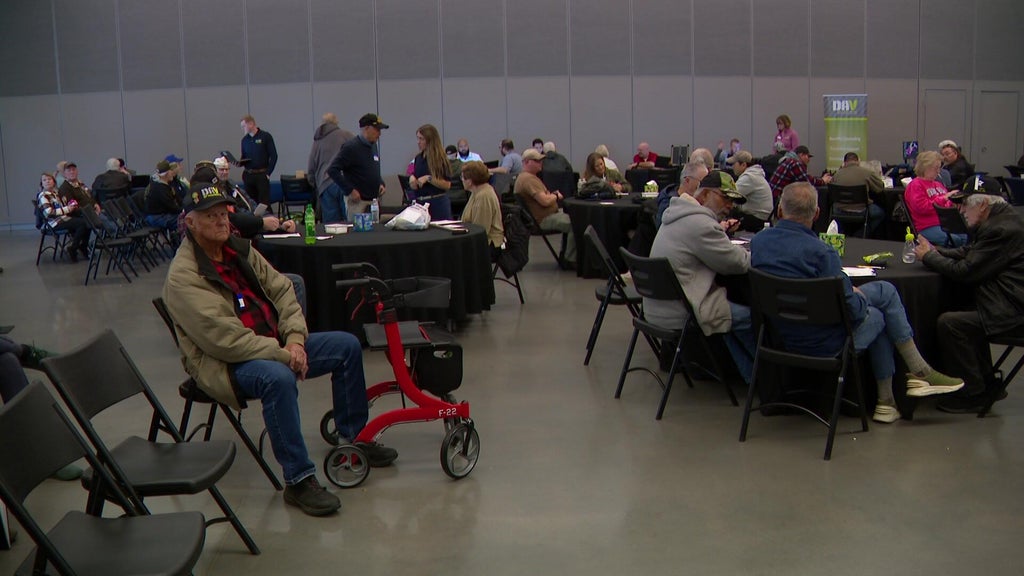 Minnesota veterans receiving claims assistance, health exams at clinic — WCCO / CBS Minnesota, Farmington Arts news