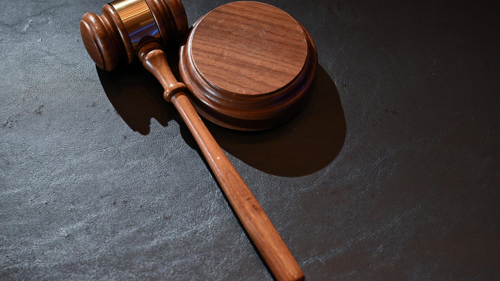 Man tried to pull woman out of her St. Paul apartment window, charges say — WCCO / CBS Minnesota, Farmington Health news