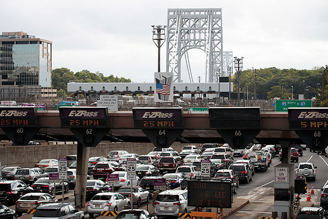 Fatal motorcycle crash closes upper lanes to NY on George Washington Bridge — Gothamist