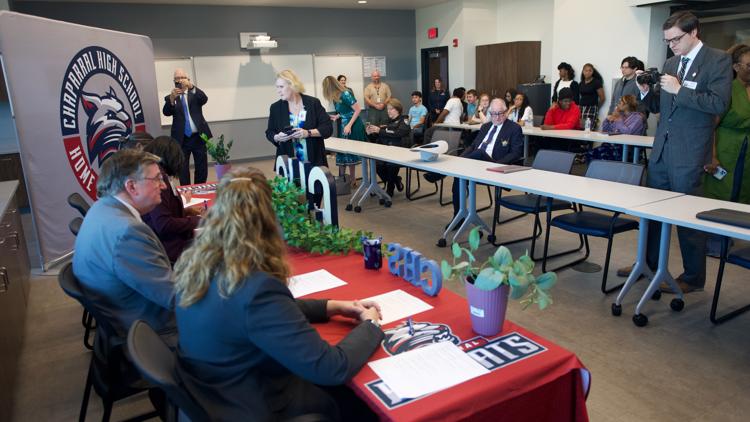 Killeen high school hosts signing ceremony for jailer program students — KCEN (Central Texas), Farmington Schools news