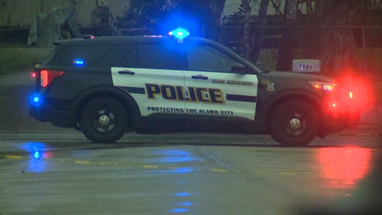 Driver arrested on DWI charge after running red light and crashing into car, police say — KENS 5 (San Antonio), Farmington Health news