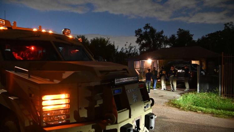 FBI, SWAT conducting operations at multiple Houston-area locations — KHOU 11 (Houston), Farmington Sports news