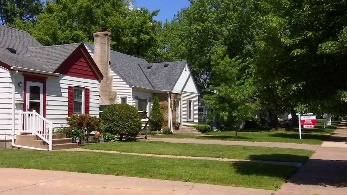US pending home sales sink near 12-year low as rates top 7%: Report — FOX 9, Farmington Real Estate news